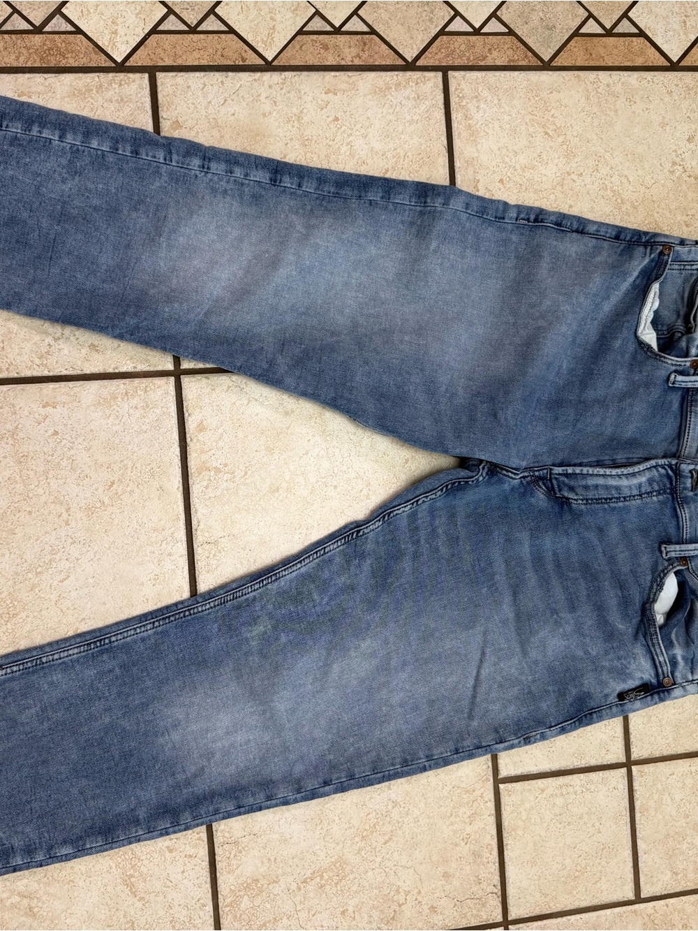 Silver Jeans Men's Washed Blue Slim Straight Jeans